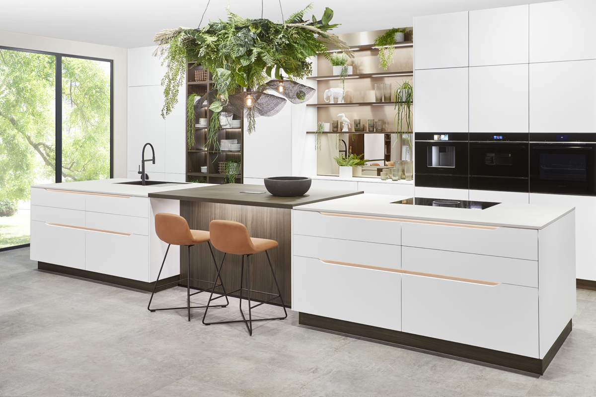 Heldere lijnen, luxe materialen en een helder gestructureerde interieurarchitectuur: dat vindt u in onze designkeukens! Onze adviseurs hechten veel belang aan een eigentijds en trendbewust design. Wij geven u graad advies!