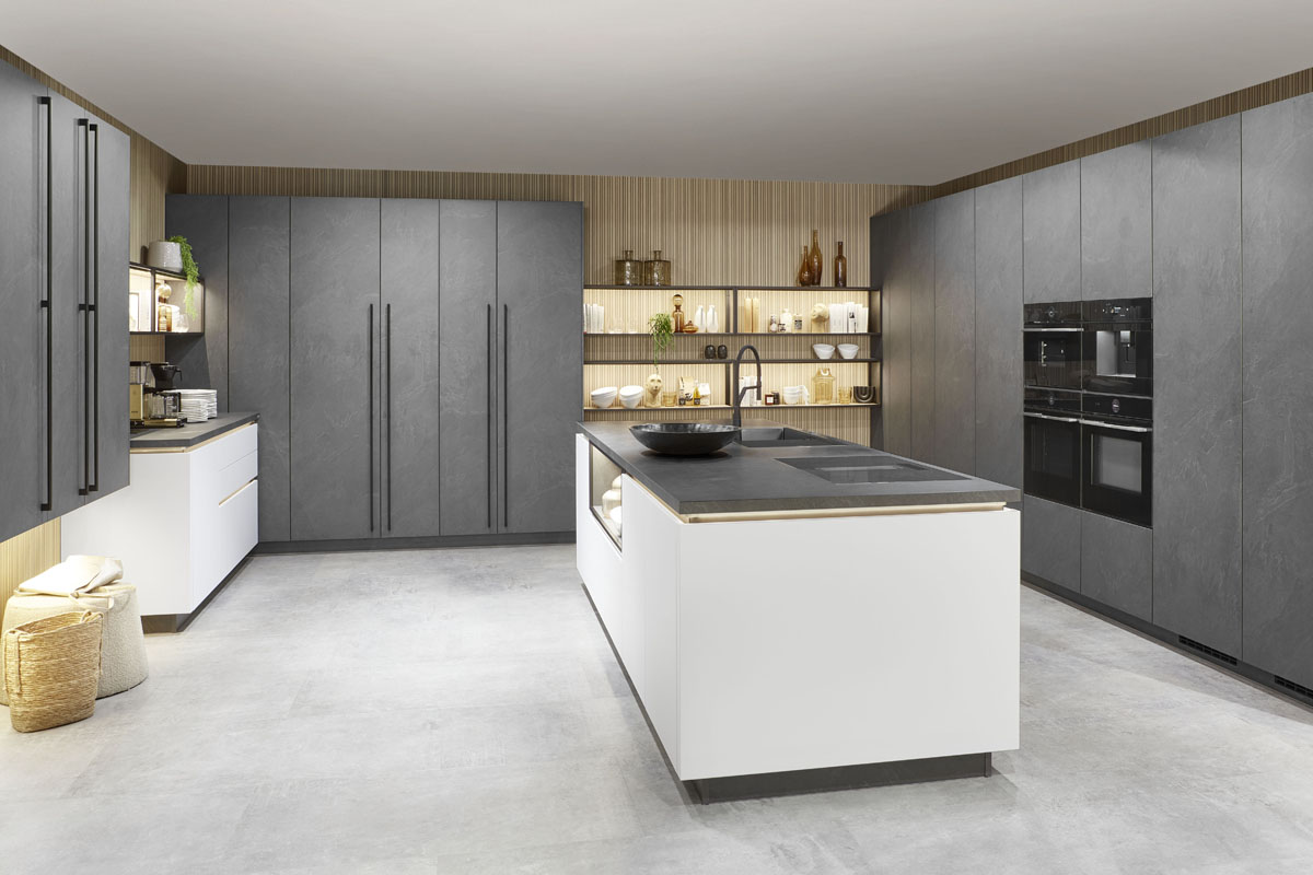 Heldere lijnen, luxe materialen en een helder gestructureerde interieurarchitectuur: dat vindt u in onze designkeukens! Onze adviseurs hechten veel belang aan een eigentijds en trendbewust design. Wij geven u graad advies!